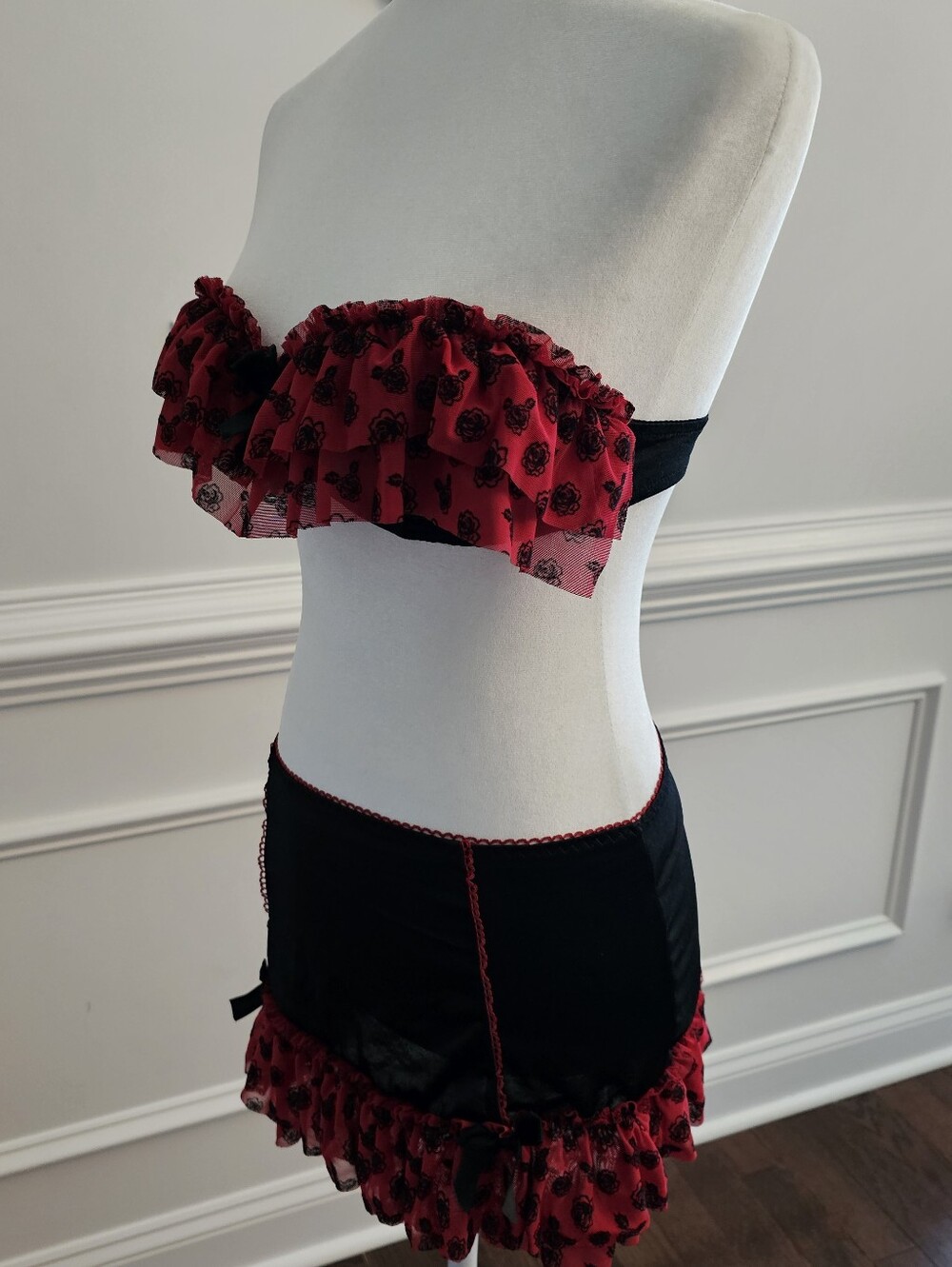 Vintage-Style Red & Black Rose Ruffle Lingerie Set - 2 Piece - Picture 3 of 13